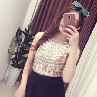 Áo hót girl chơi tết