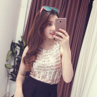 Áo hót girl chơi tết