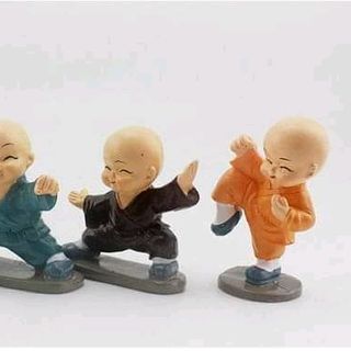 bộ 4 chú tiểu múa võ cầm đao