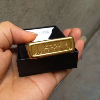 Zippo Vàng Trơn Bóng Ruột Vàng Đắt Hơn 30K