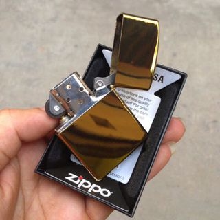 Zippo Vàng Trơn Bóng Ruột Vàng Đắt Hơn 30K