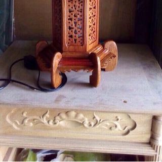 Đèn thờ bằng gỗ hương