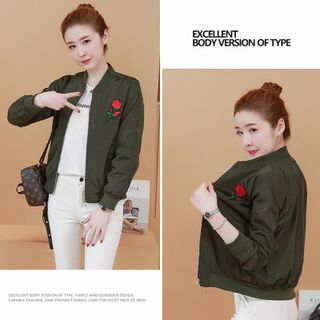 Áo Khoác Thể Thao Dù Hai Lớp Xanh Rêu Thêu Hoa Hồng