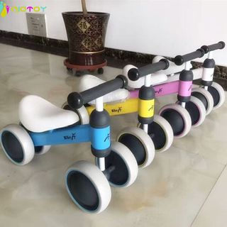 Xe đạp thăng bằng 4 bánh cho bé
