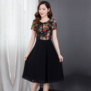 Đầm xòe chiffon in hoa 3D cổ phối ren trẻ trung