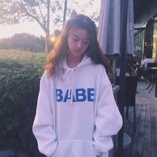 Áo hoodie in BABE