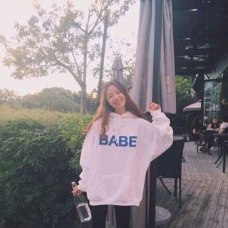 Áo hoodie in BABE