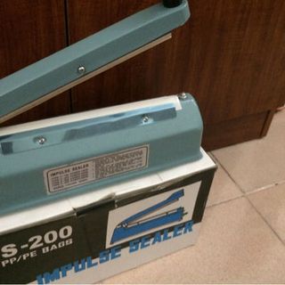 máy hàn miệng túi PFS 200 20cm vỏ sắt
