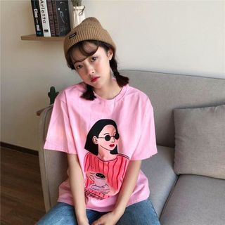 Áo thun tay lửng cô gái