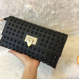 Ví cầm tay Clutch valen đinh