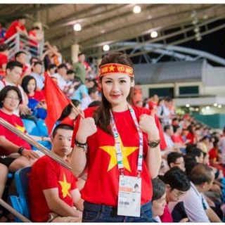 Áo in cờ đỏ sao vàng