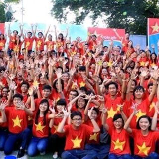 Áo in cờ đỏ sao vàng