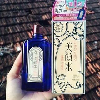 nước hoa hồng trị mụn Nhật Bản