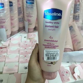 SỮA DƯỠNG THỂ TRẮNG DA VASELINE 320ml