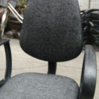 Ghế xoay văn phòng 98 bảo hành 6 tháng