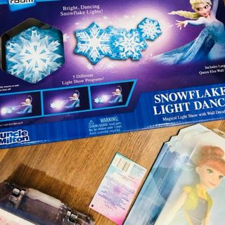 Đèn chớp treo tường Elsa Disney Frozen Snowflake Light Dance giá sỉ