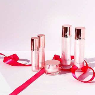 Nước hoa hồng dưỡng trắng và chống lão hóa Milky Dress
