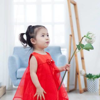 Đầm gợn sóng kim tuyến cho bé