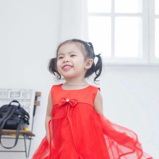 Đầm gợn sóng kim tuyến cho bé