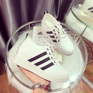 Giầy thể thao ba vạch dấu đế 5p D0017E