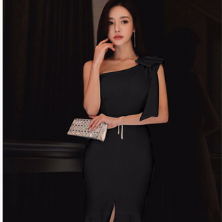 Đầm lệch vai đính nơ Hàn Quốc