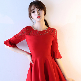Đầm xoè phối ren sang trọng