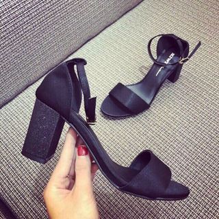 Sandal 345 Gót Nhũ Đá Quai Mảnh