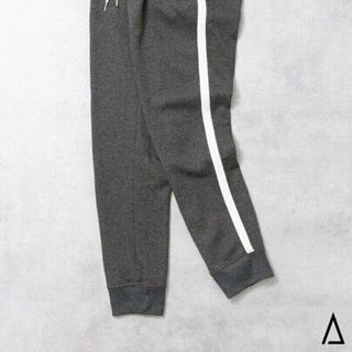 quần nỉ phối khóa túi một sọc form dưới 65kg