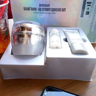 Kem dưỡng da ốc sên Snail Tone Up của hãng Clio Hàn Quốc