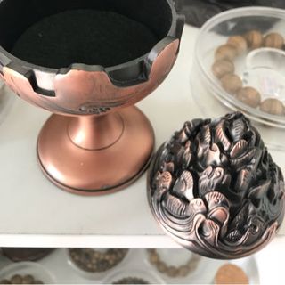 Lư xông trầm đài sen