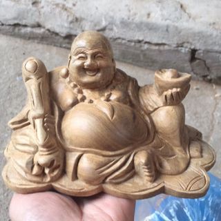 Tượng di lạc để ô tô gỗ bách xanh