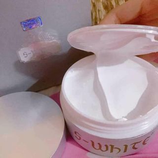 Kem trắng da bơ sữa toàn thân SWhite