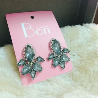 Bông tai thời trang