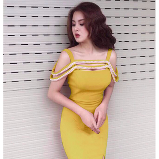 Đầm body bẹt vai đính ngọc trai sang trọng