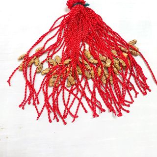 vòng tay chỉ đỏ mai mắn