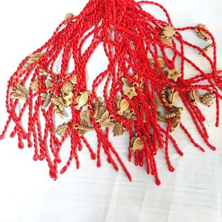 vòng tay chỉ đỏ mai mắn