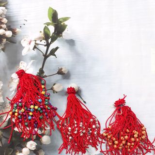 vòng tay chỉ đỏ mai mắn