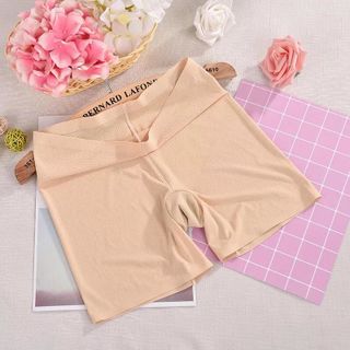 Quần đùi mặc trong váy thông hơi