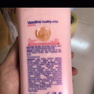 Dưỡng thể trắng da Vaseline 750ml