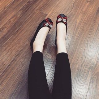 BỆT ONG NƠ ĐÁ D0020E