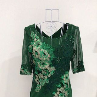 ĐẦM TTRUNG NIÊN THIẾT KẾ THÊU REN ĐÍNH ĐÁ CỰC SANG