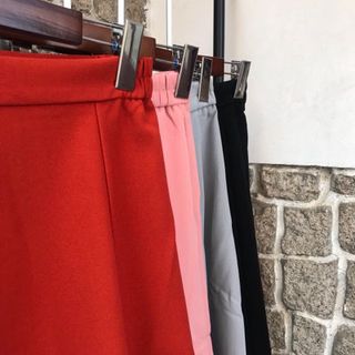 CHÂN VÁY XOÈ MIDI