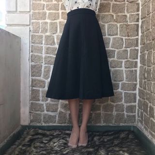 CHÂN VÁY XOÈ MIDI