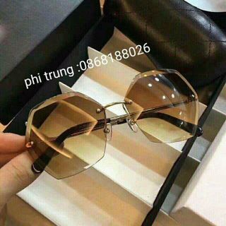 kinh thời trang nữ