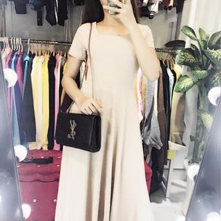 Đầm tăm về màu nude nhẹ
