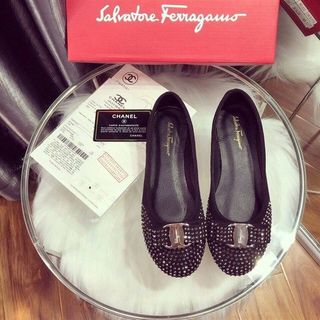BỆT SALVATORE FERRAGAMO ĐÍNH ĐÁ D0023E