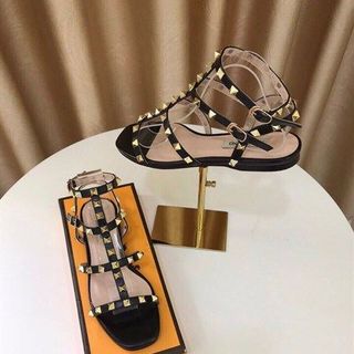 SANDAL QUAI BỆT ĐINH D0026E