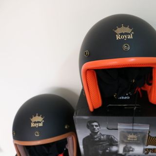 nón bảo hiểm royal