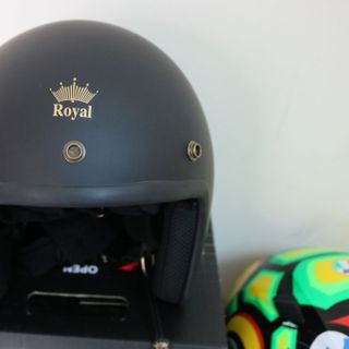 nón bảo hiểm royal