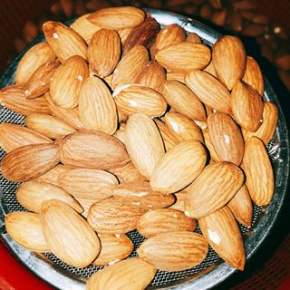 Hạnh nhân tách vỏ